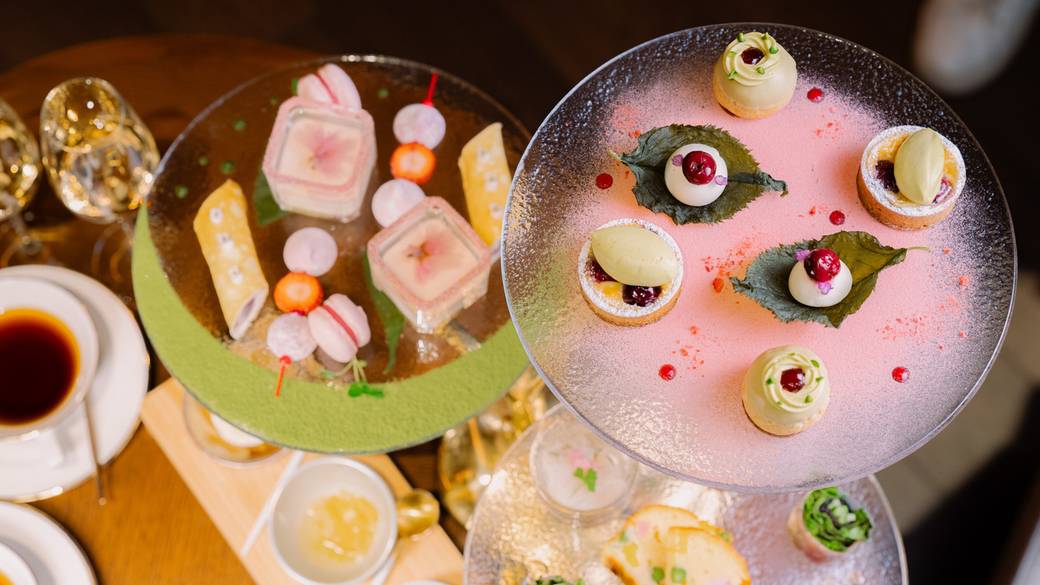 チェックアウト後は
アフタヌーンティーを / 2