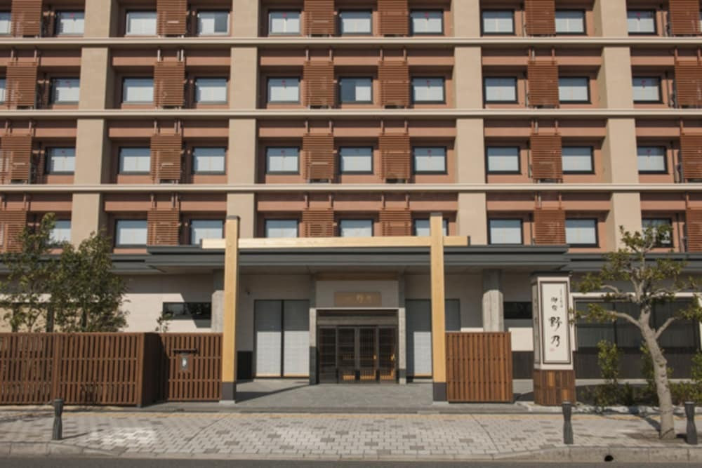 施設の正面
