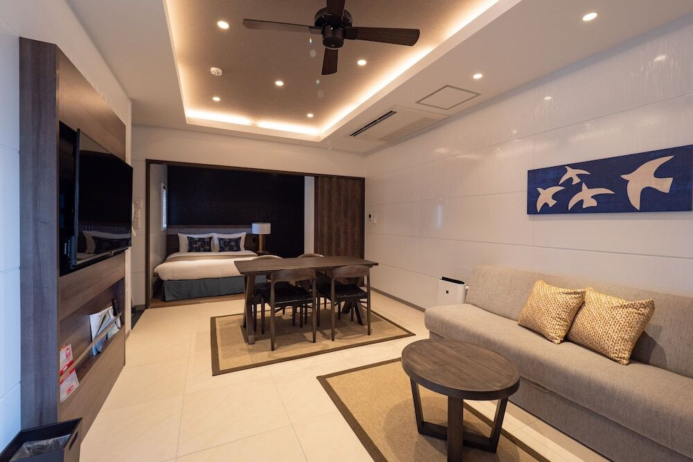 客室内のダイニングエリア