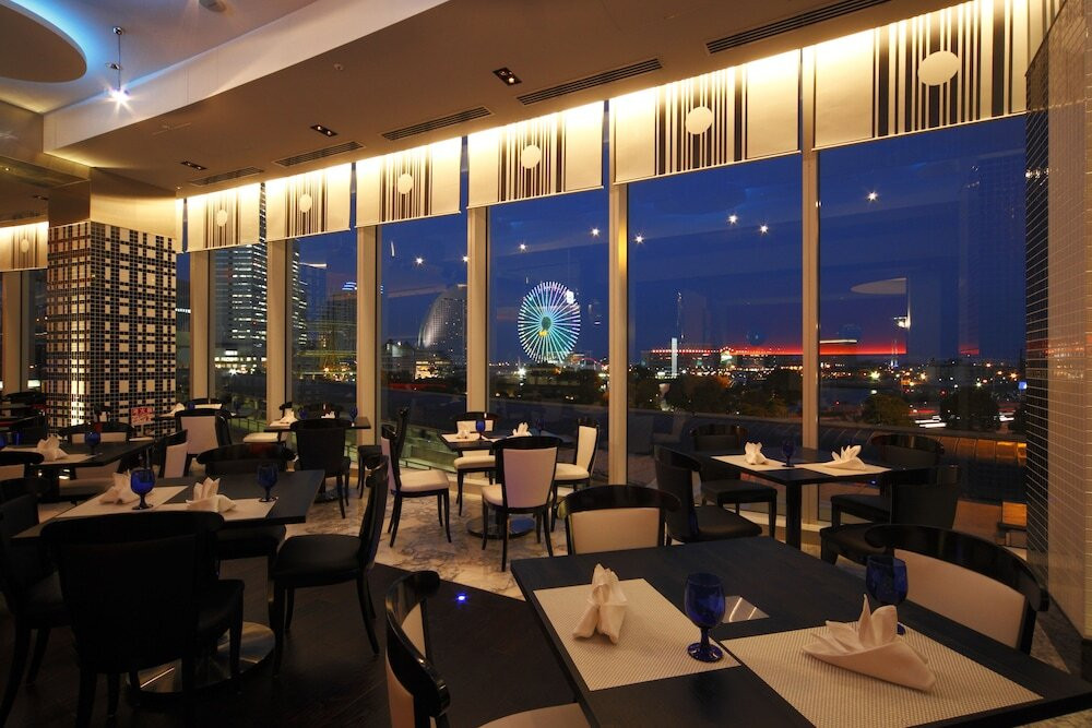 開放的なレストランでロマンチックな時間を過ごそう4282833