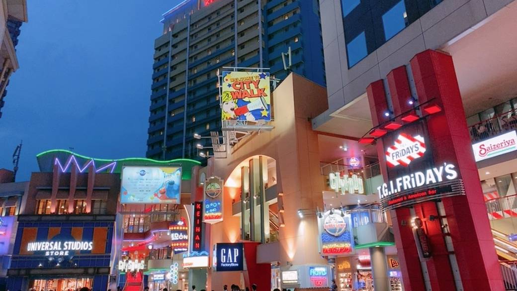 お散歩がてら
近くのレストランへ / 2