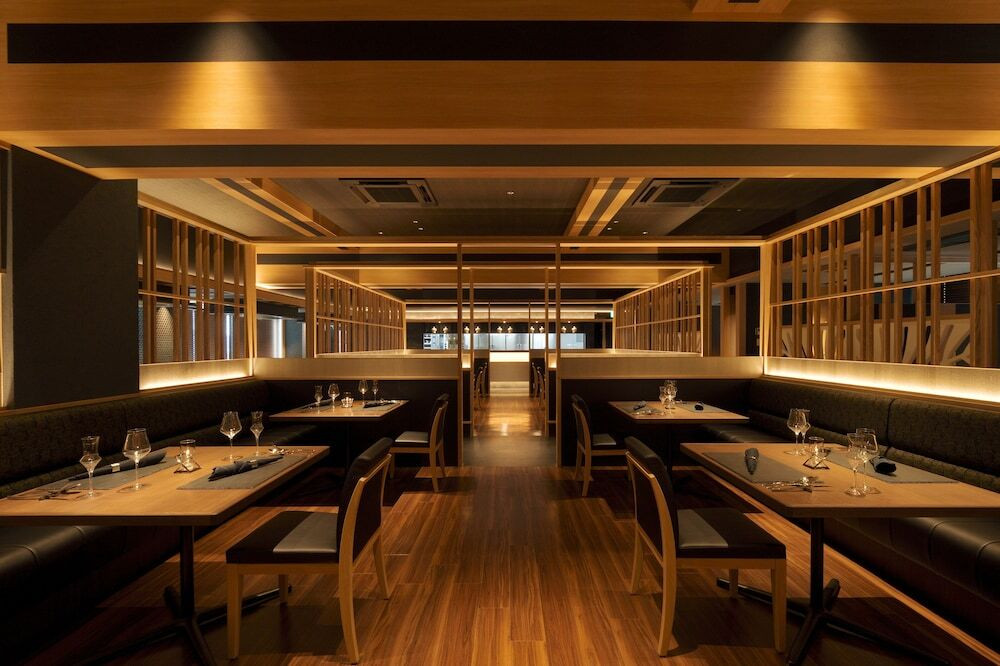 レストラン「THE MILESTONE」