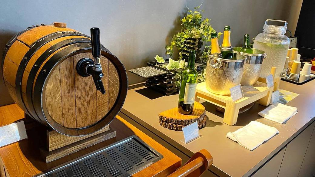 ラウンジ ドリンクサービス / 4