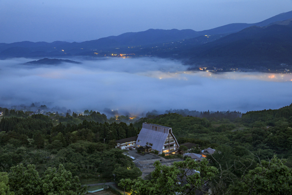 こちらで観光♪由布院盆地を一望できる「狭霧台」3706238