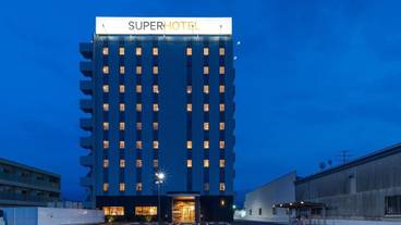 施設の正面 (日没後) / 2