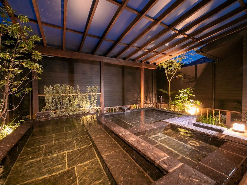 100%源泉かけ流しの露天風呂で癒しのひと時4249253