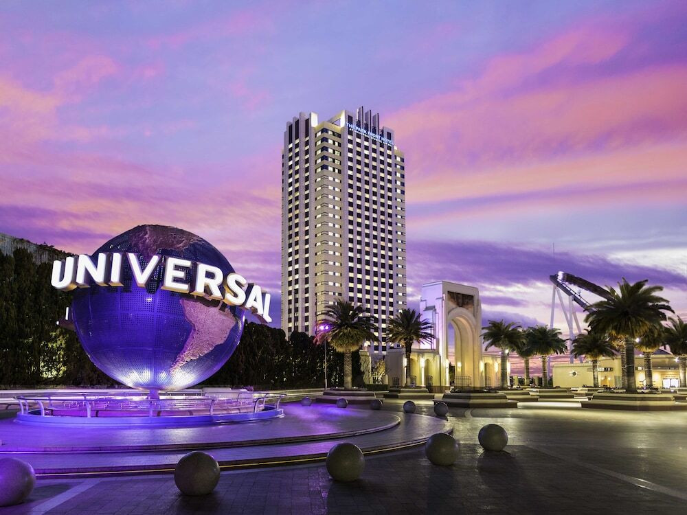 USJエントランスの目前・パークを眺めるビューバス4090867