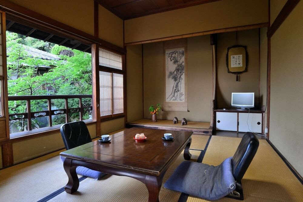 庭園の坂道を登る風情たっぷりの優しい宿3849126