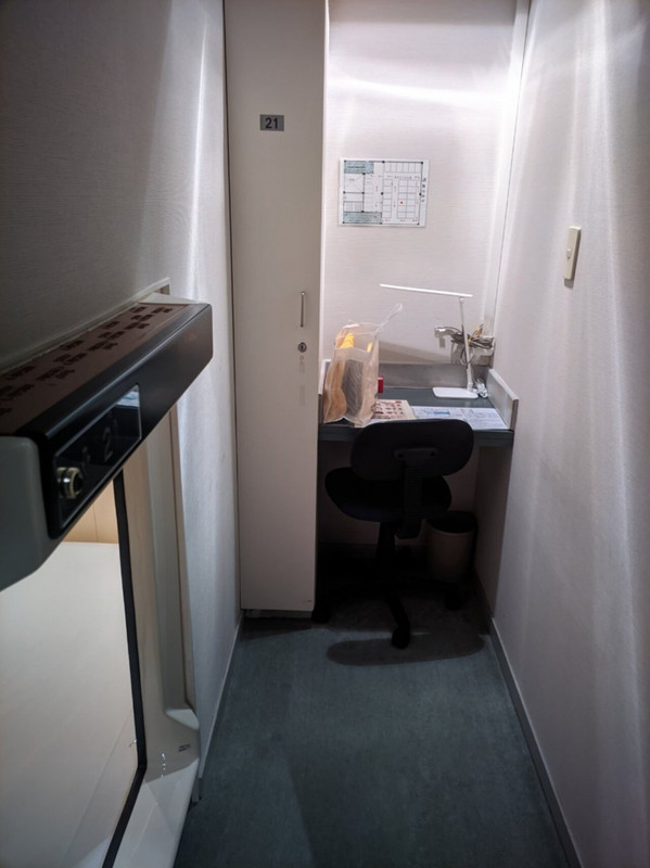 部屋の入口より