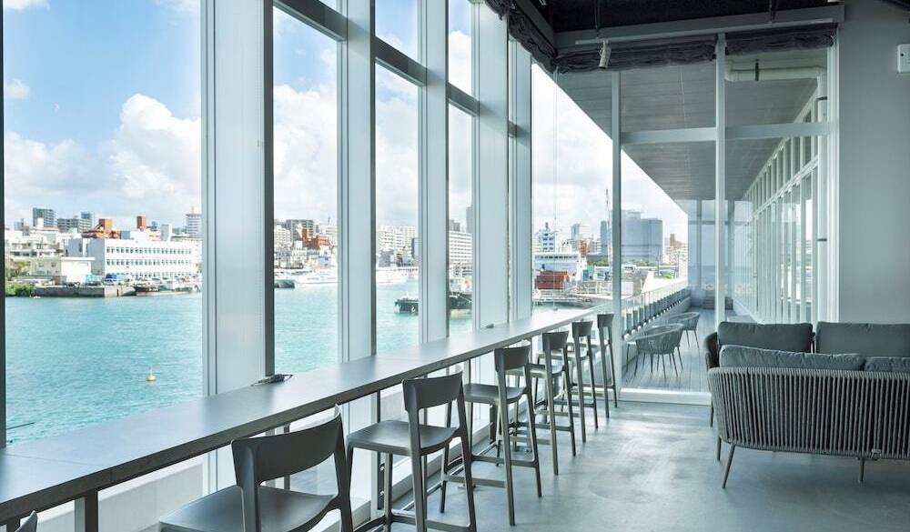 ロビーラウンジ / 3