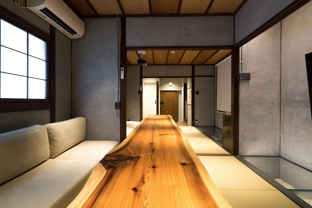 客室内のダイニングエリア