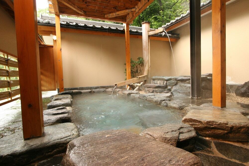 皇族も宿泊したお宿で15の湯巡りを楽しんで4375838