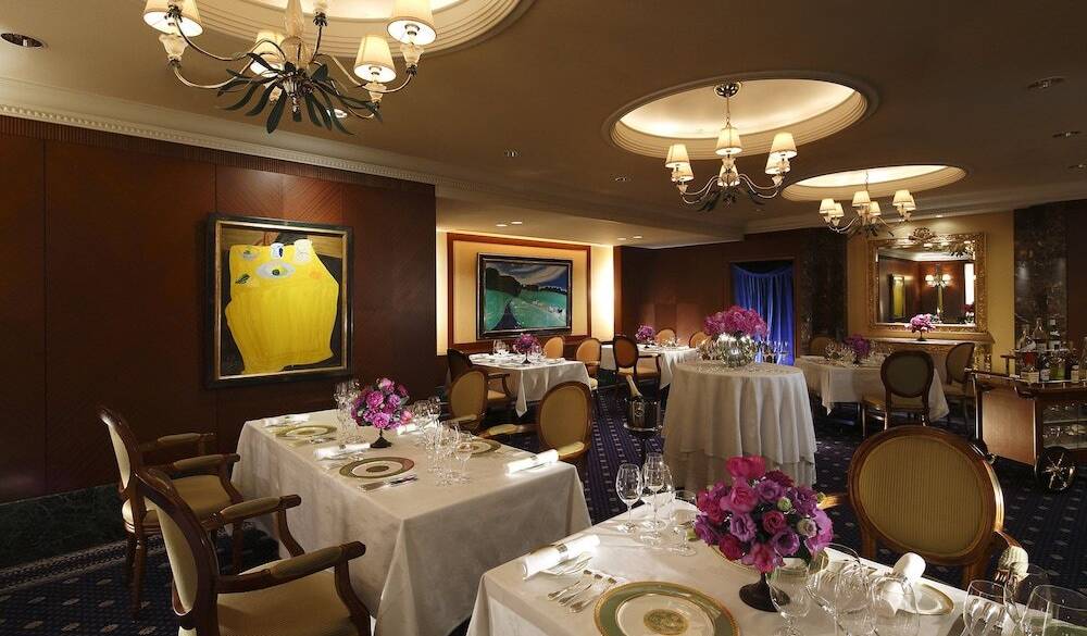 フランス料理「ローズルーム」 / 4