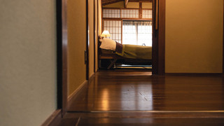 デラックス和室　2人部屋　ベッド付　共用バスルーム