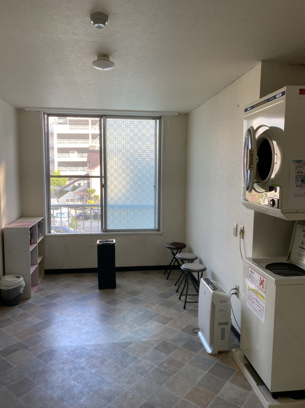 2階の喫煙スペース、ボロボロ