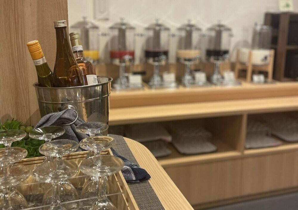 カレー、天ぷら、海鮮丼etc。品数たっぷり朝食♪温泉で体も癒せる4769538