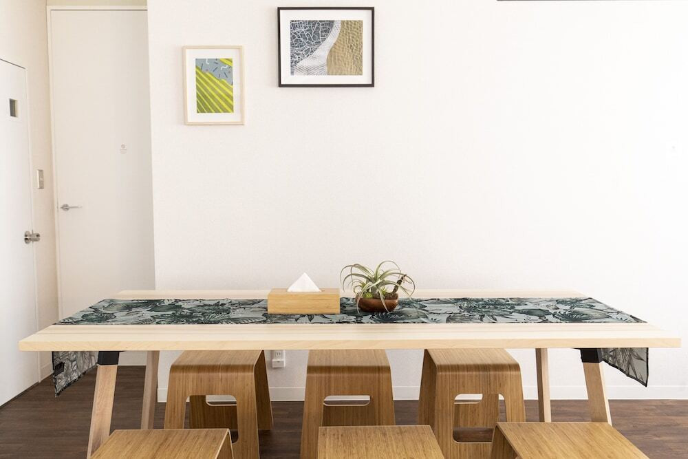 客室内のダイニングエリア