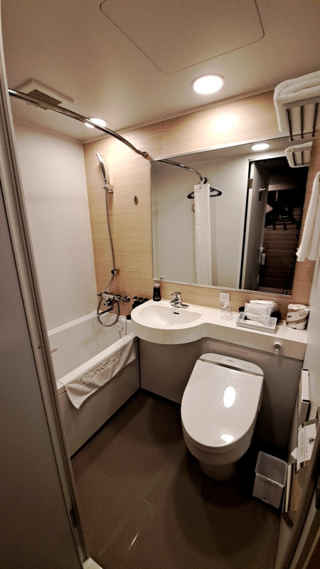 ユニットバス。割と大き目のバスタブは良い