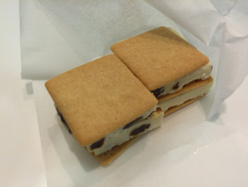 「六花亭 帯広本店」料理 1003970 マルセイアイスサンド200円