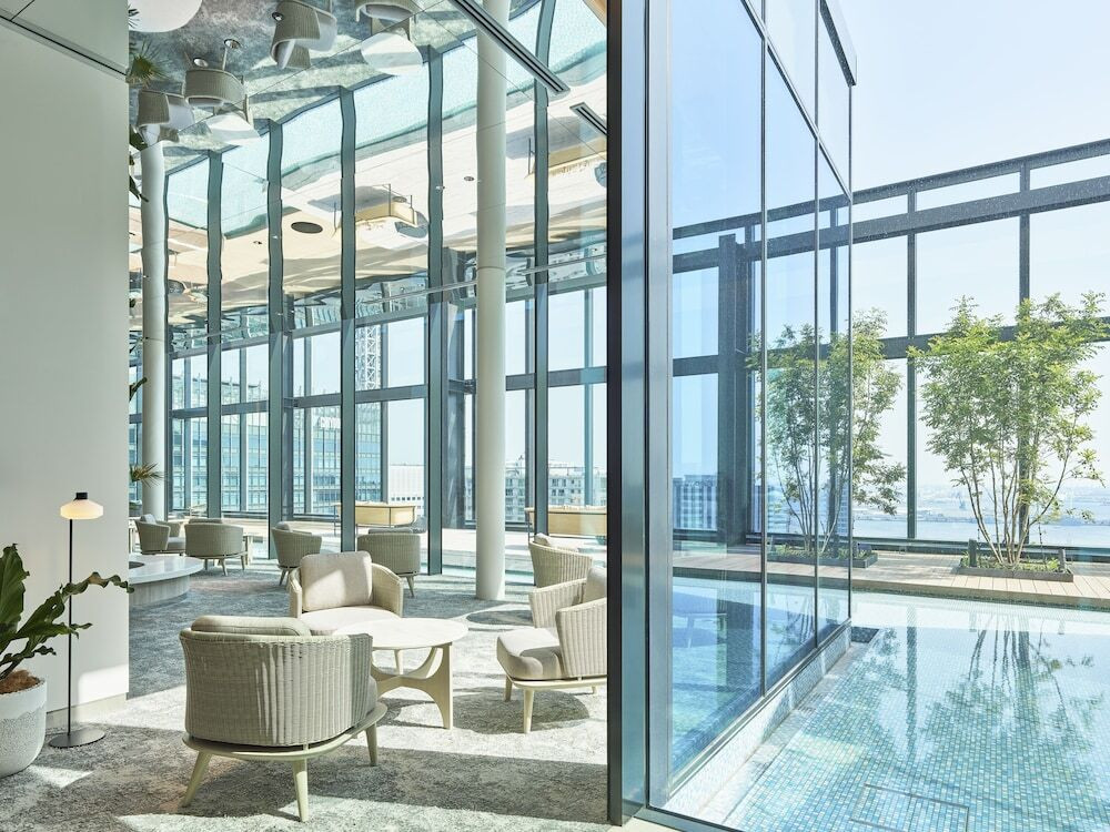 鑑賞会はもちろん、 横浜の景観やプールも楽しみ！4573357