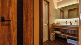 【和モダンルーム】ツイン　ダブルベッド×2台［44平米］禁煙