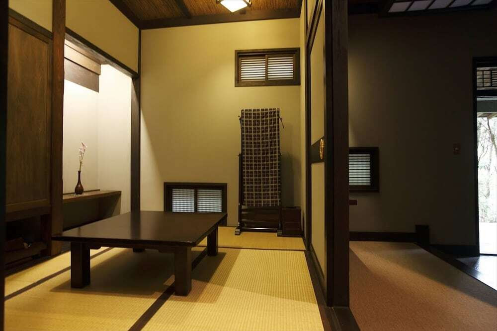 客室内のダイニングエリア