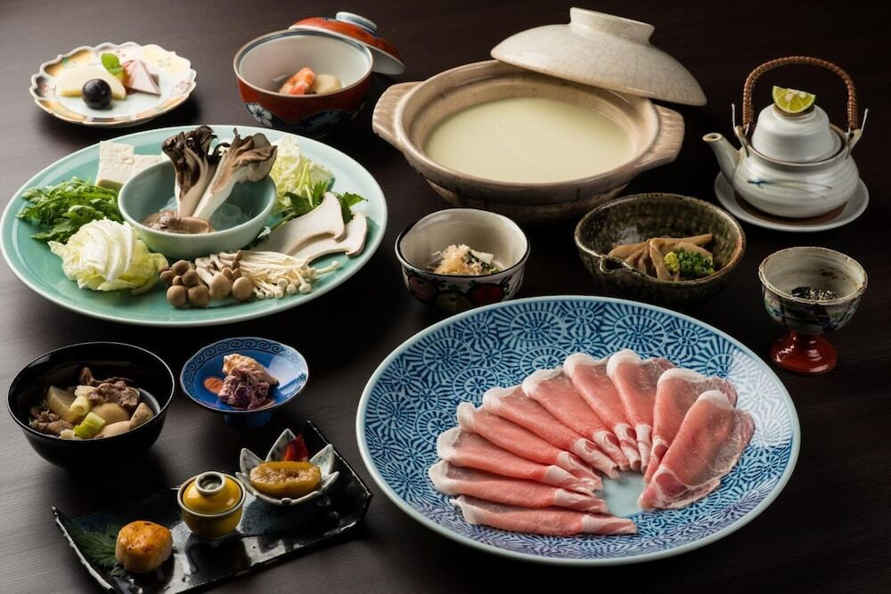 歴史ある温泉と食を楽しむ、オールインクルーシブの宿3489566