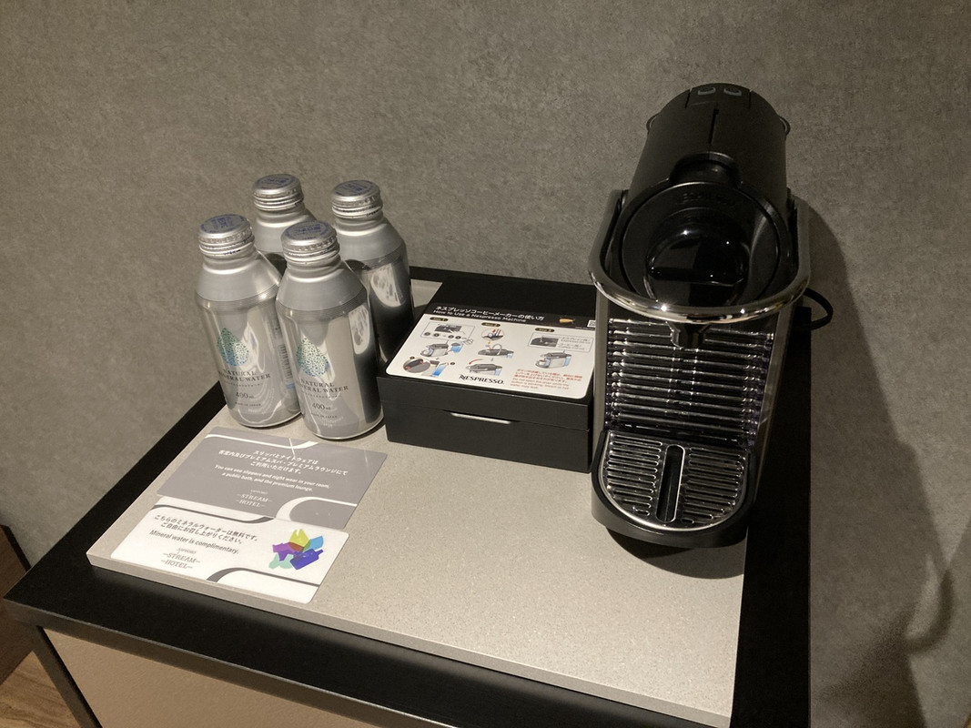 水4本とネスプレッソ