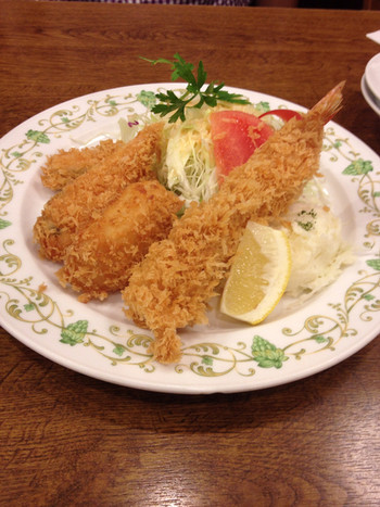「神谷バー」料理 518686 魚のミックスフライ（海老、サーモン、白身魚）