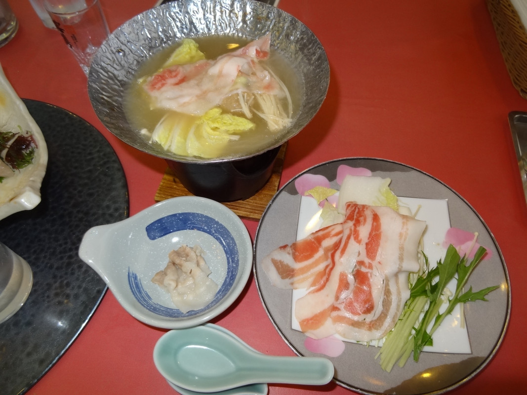 とんこつ鍋・夕食は、鹿児島さつま料理。