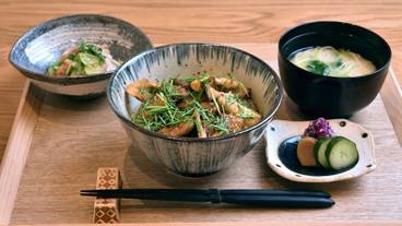 食事・飲み物 / 3