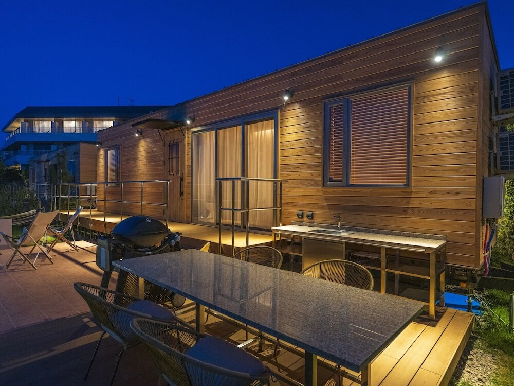 グランピング棟 食事スペース