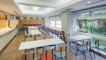 朝食スペース / 10