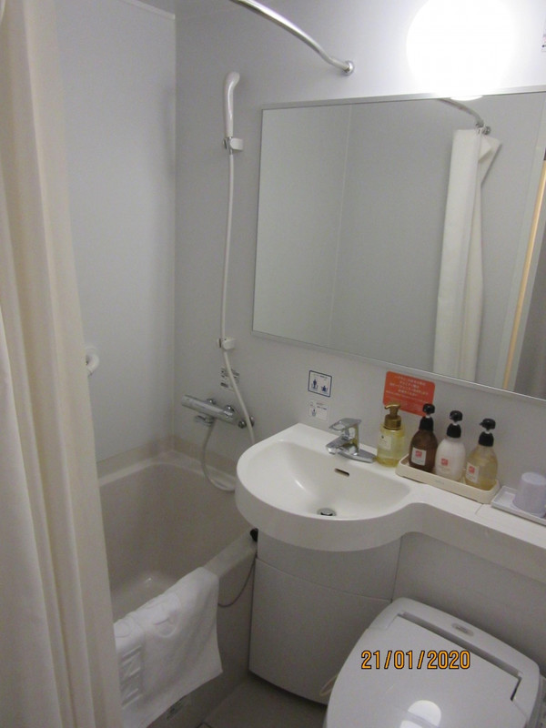 洗面所も狭すぎた