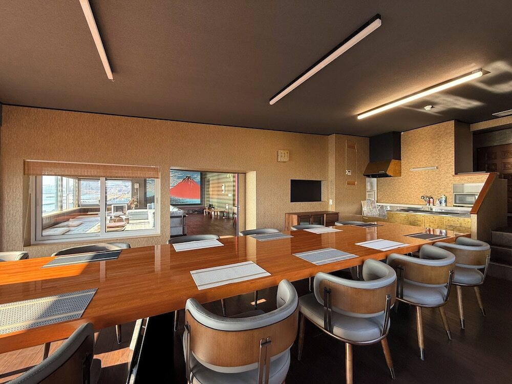 客室内のダイニングエリア