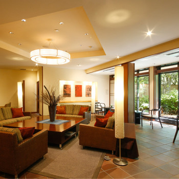 館内はモダンで落ち着く雰囲気3709272