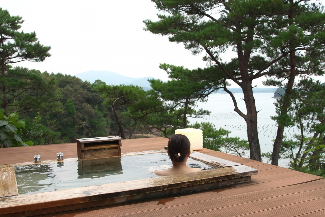 まるで空を泳ぐ船!最高の景色をふたりで3412046