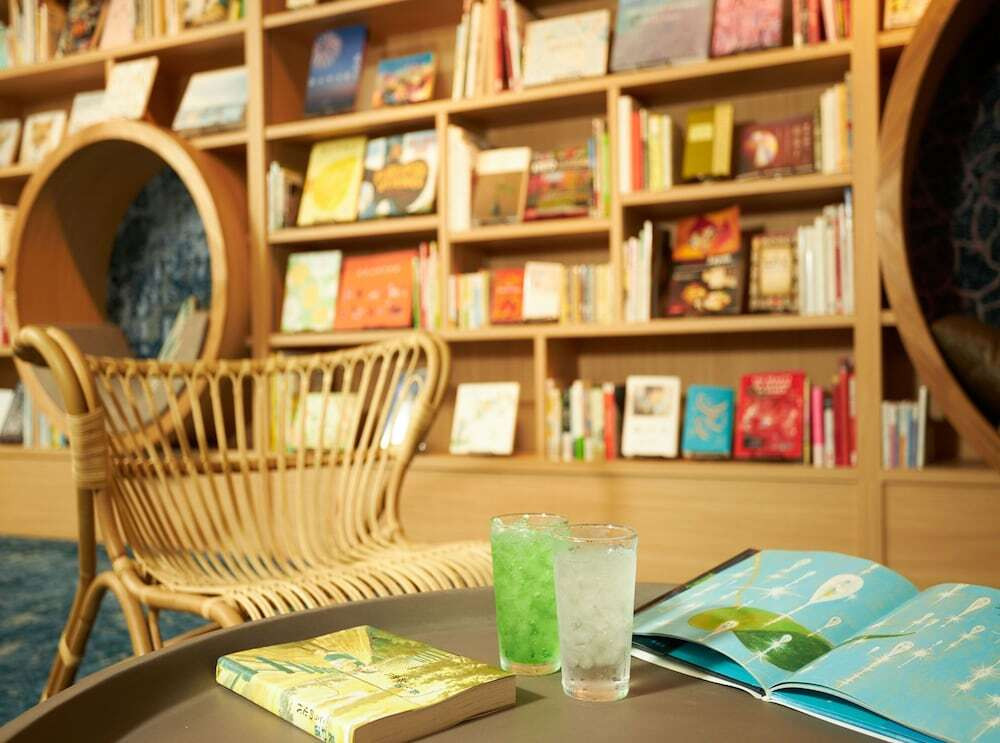 読書に耽る旅の夜を…4023455