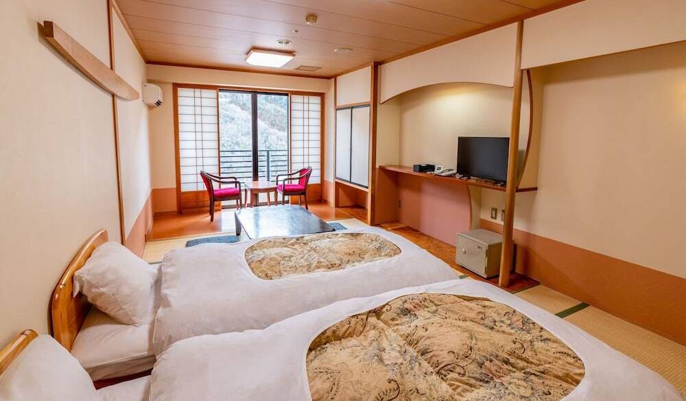 和室10畳(ベッド2台)一例 / 1