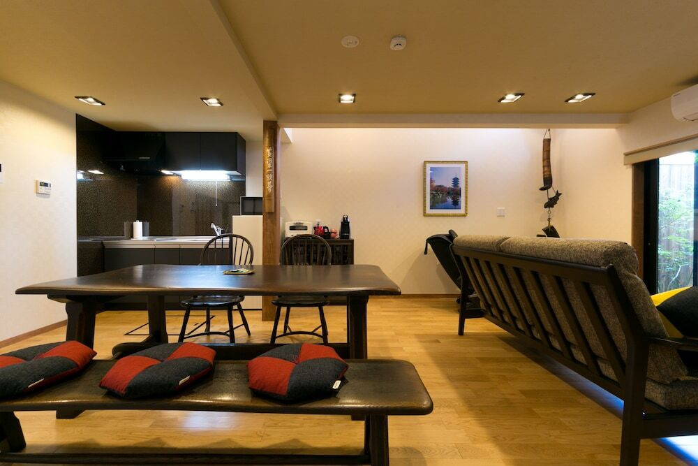 客室内のダイニングエリア