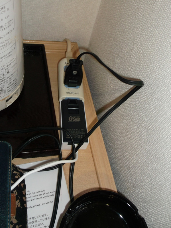 延長コードで、電源差込口が増やしてあるのは便利。