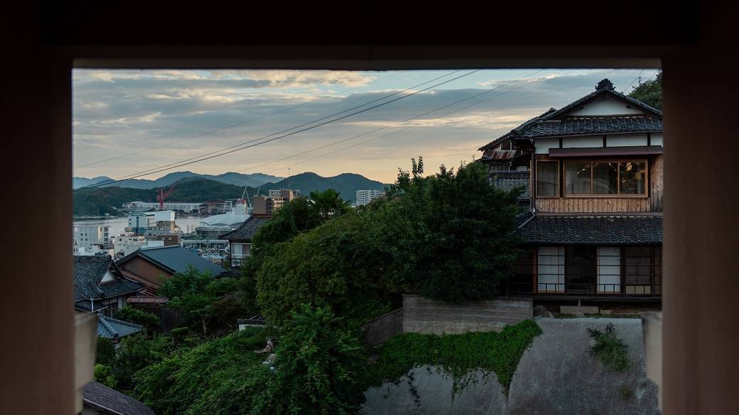 街と調和して息づく宿で
のんびり過ごした2日間 / 1