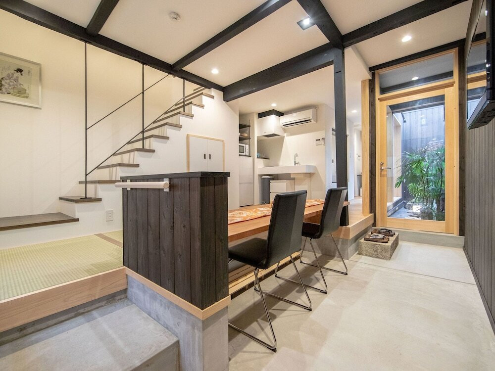 客室内のダイニングエリア