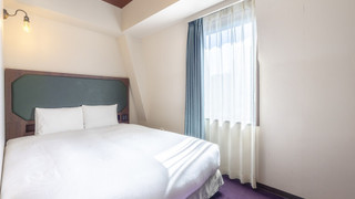 プレミア ダブルルーム クイーンベッド 1 台 禁煙