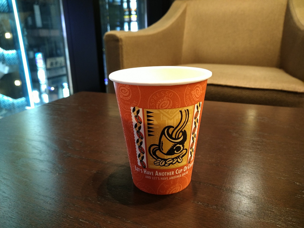 ロビーにあるコーヒーマシンを利用（無料）