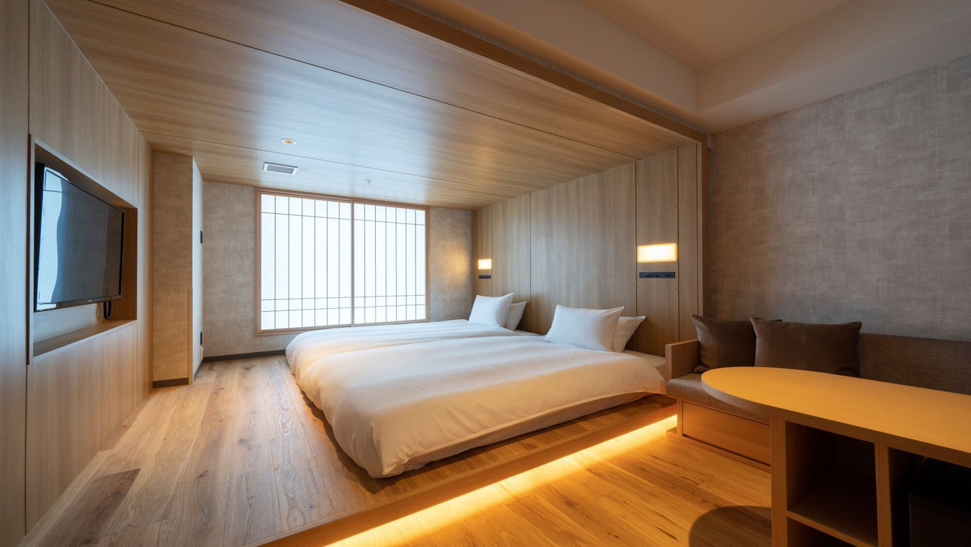 木のボールプールや絵本など子どもが思いっきり遊べるホテル3569438