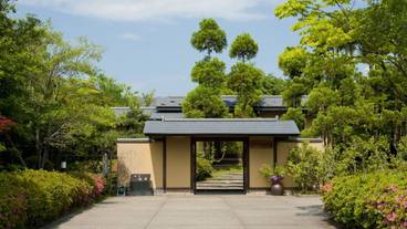 施設の入り口 / 13