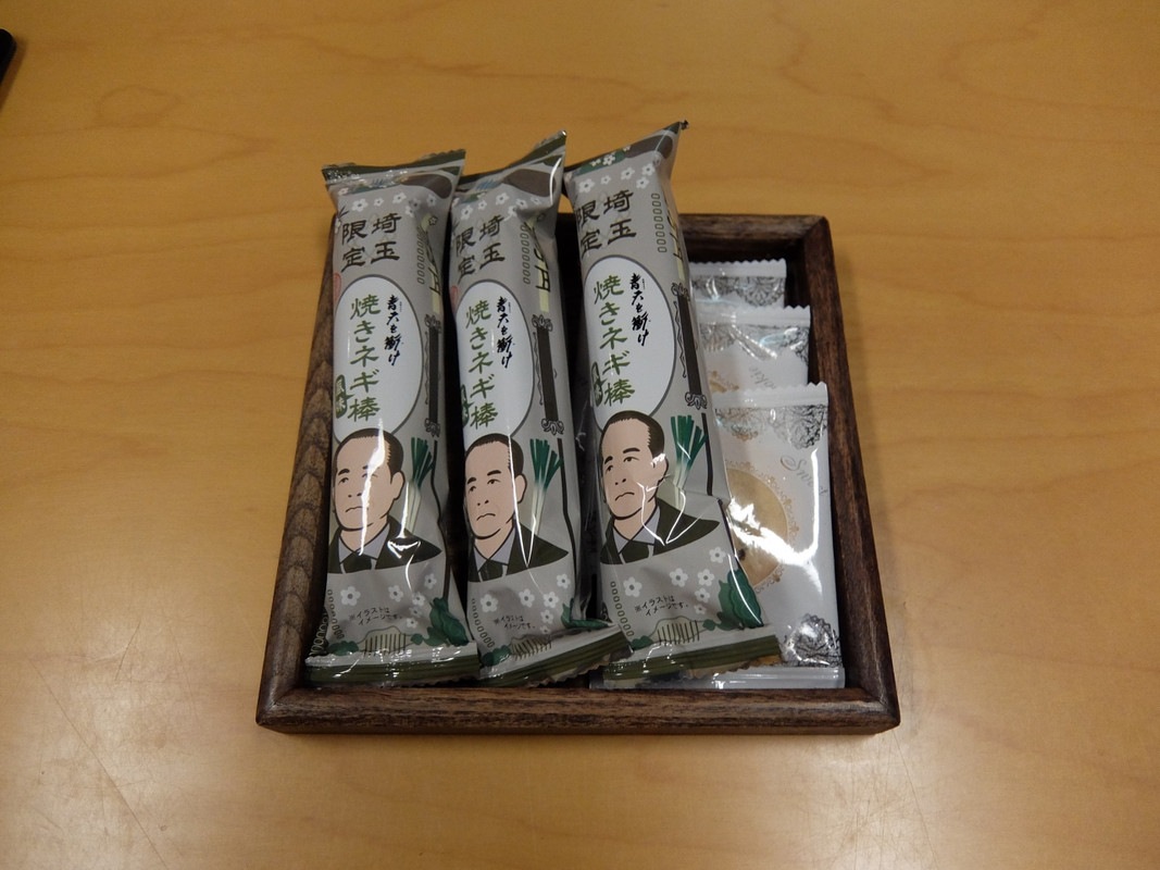 お部屋にあった渋沢栄一の絵のついたお菓子