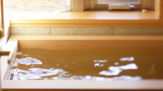 不二 (12畳+洋室) 又は喜久の間 (10畳+床の間+洋室) 禁煙