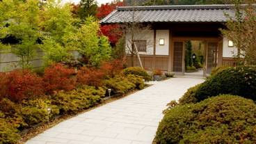 純和風のアプローチ / 2